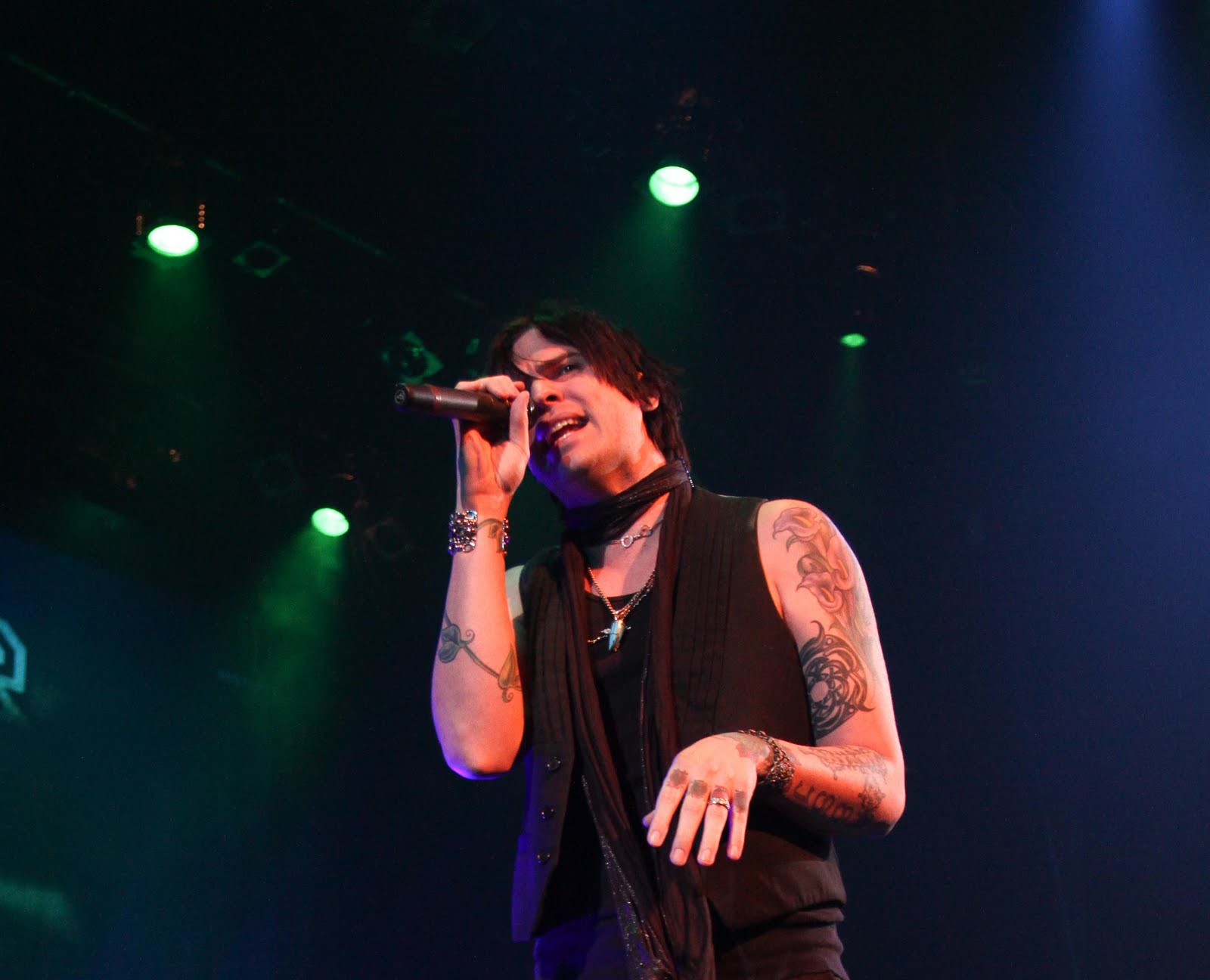 Hinder confirman la salida del frontman Austin Winkler portALTERNATIVO