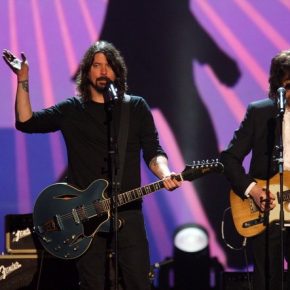 Dave Grohl Toca «Hey Bulldog» Con Jeff Lyne De ELO En El Homenaje A The ...