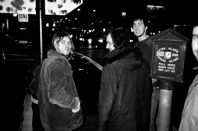 Kurt Cobain, el periodista Everett True, Krist Novoselic y Bruce Pavitt de  Sub Pop, San Francisco 1989-90 – portALTERNATIVO
