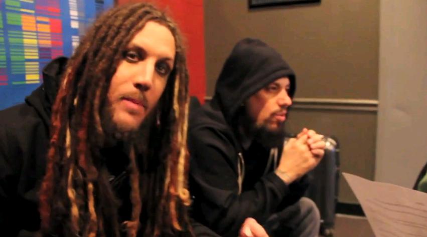 Fieldy y Head de Korn entrevistados por una niña portALTERNATIVO