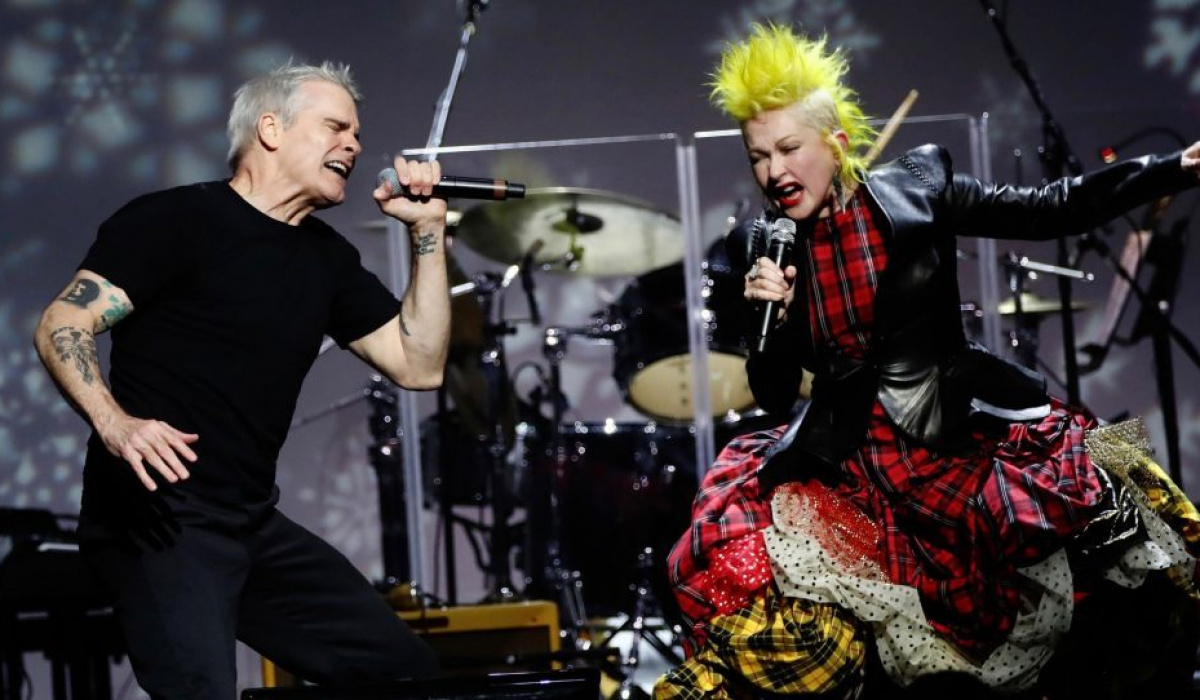 Henry Rollins y Cindy Lauper