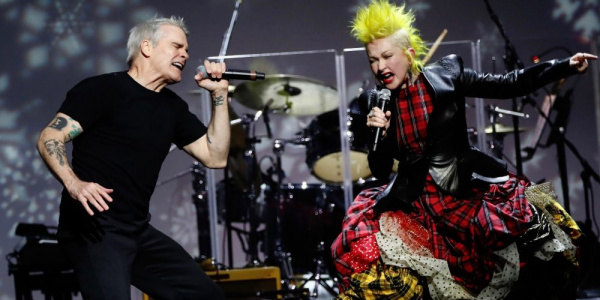 Henry Rollins y Cindy Lauper